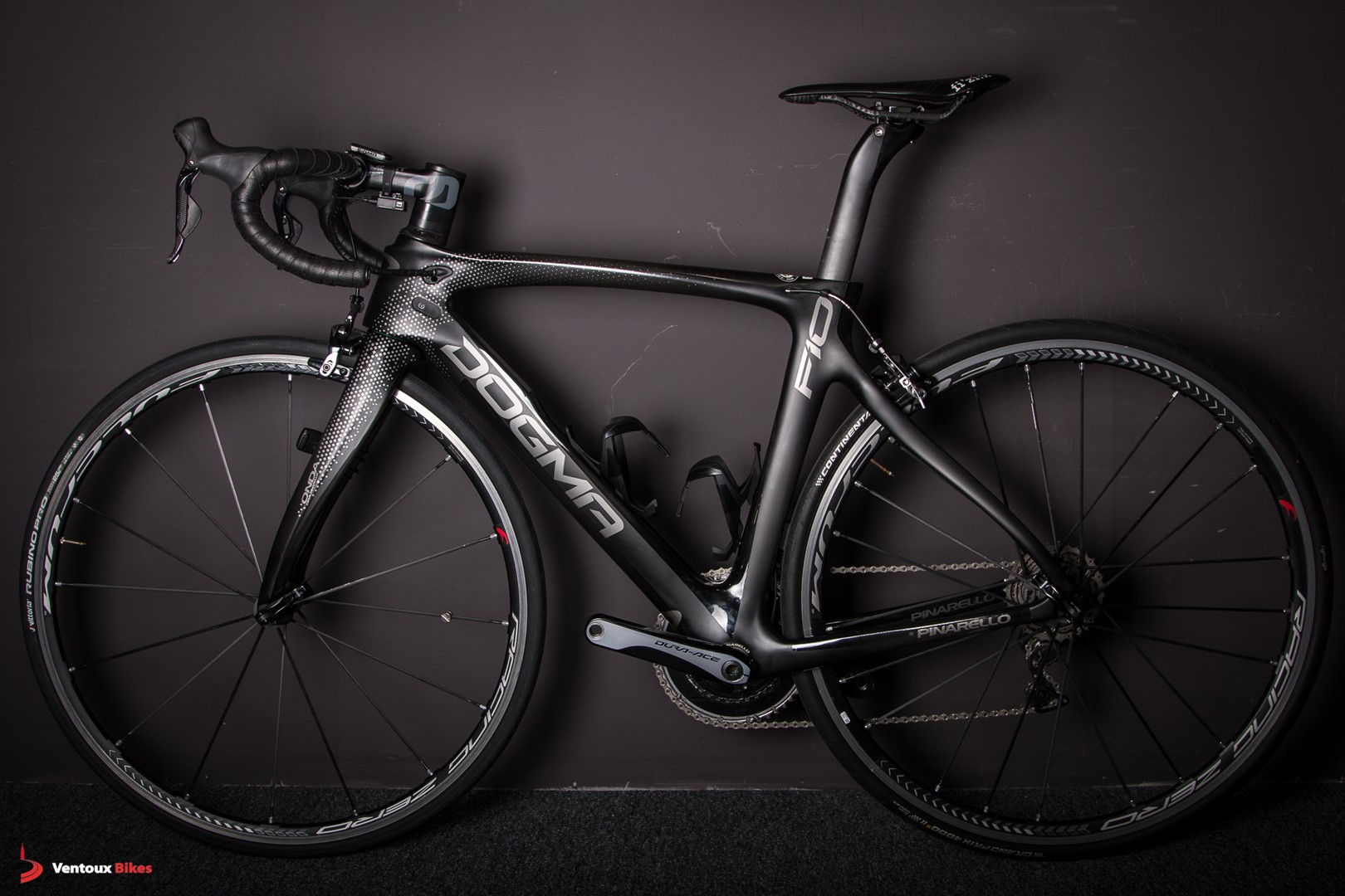 vélo de route Pinarello Dogma F10 version Bob noir mat