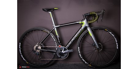 Ventoux-bikes-Colnago-e64-electrique-gris-vert